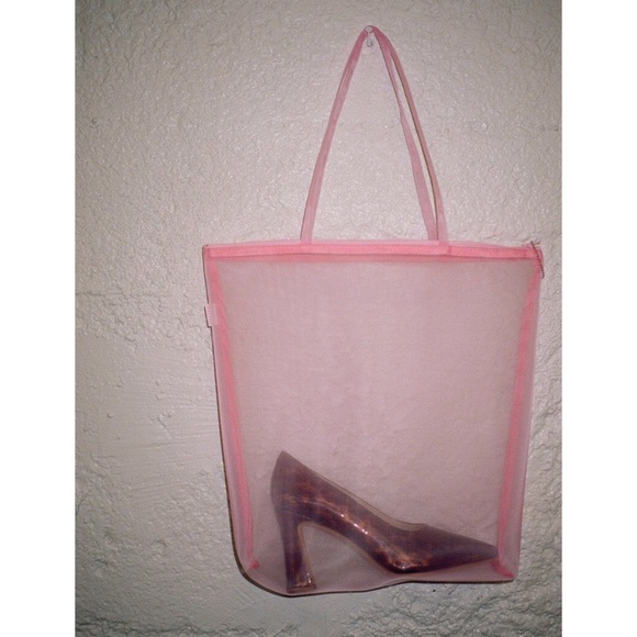 Meet your posher, Natalie! - Picture 3 of 6